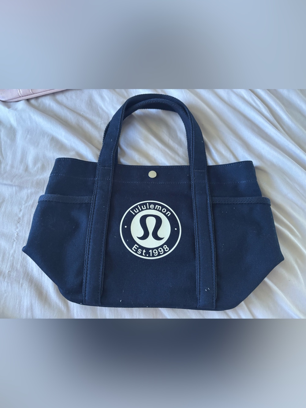 Daily Multi-Pocket Mini Canvas
Tote Bag 6.5L in navy blue color.